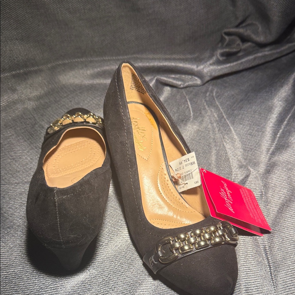 Dexflex Comfort Black Flats with Gold Accents